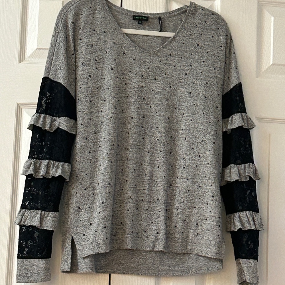 Tricotto Women's Top Size Medium Grey V-Neck Long Sleeve Ruffle Lace Detail
